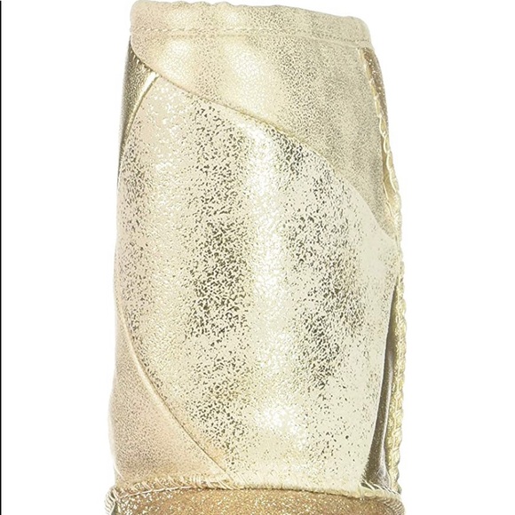 SOLD Ugg Classic Short II Patchwork - Picture 6 of 8